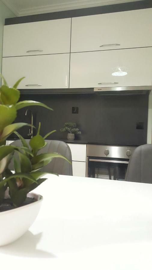 Cozy&Comfy Apartment In The Center Of Prishtina Pristina Exterior foto